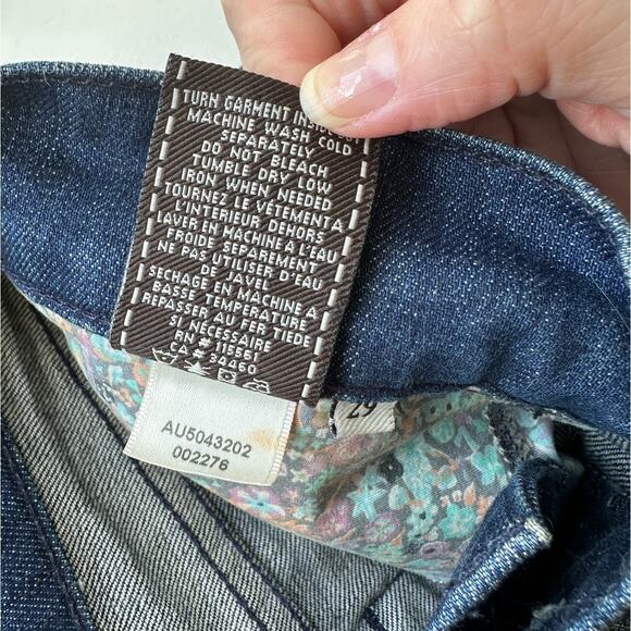 7 For All Mankind Dark Blue Distressed Low Rise Raw Hem Jean Shorts 29 - Picture 11 of 14